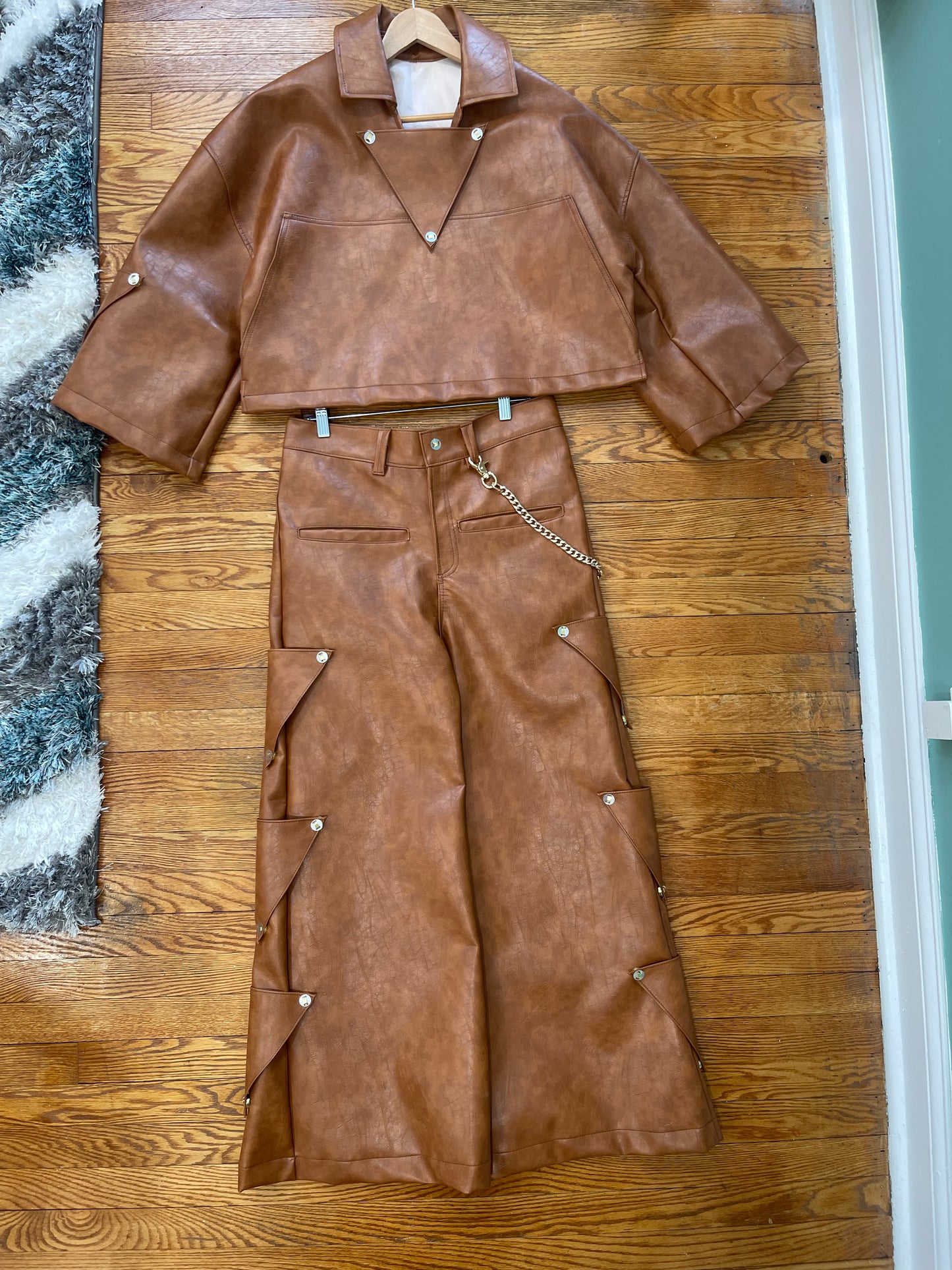 BROWN 2 PIECE SET (TURNAROUND TIME IS 4-6 BUSINESS DAYS)(ADD 2-3 MORE DAYS FOR SHIPPING!) 🚨MADE TO ORDER🚨